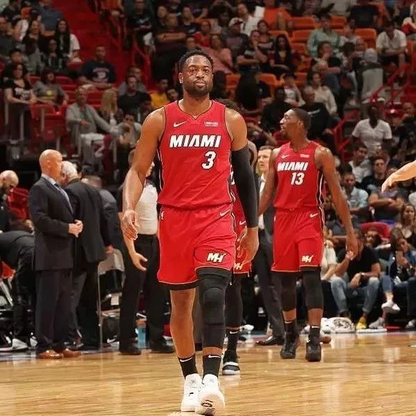 世体：欧足联检查员全面审查诺坎普，确认其可以举办欧冠比赛（世体：诺坎普通过欧足联全面核查，获准承办欧冠赛事）