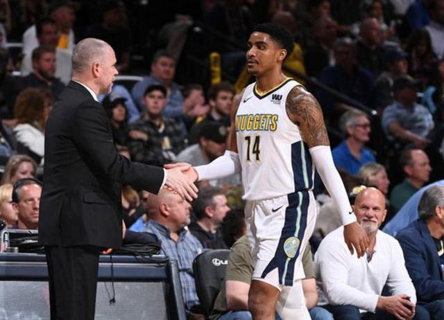 五人制足球速度与配合技巧解析（五人制足球：速度与团队配合的实战要点）