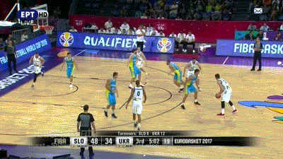 玉昆外援奥斯卡在老家开车遭遇起火，车内人员都及时逃生（玉昆外援奥斯卡老家驾车时车辆起火，车上人员均及时脱险）